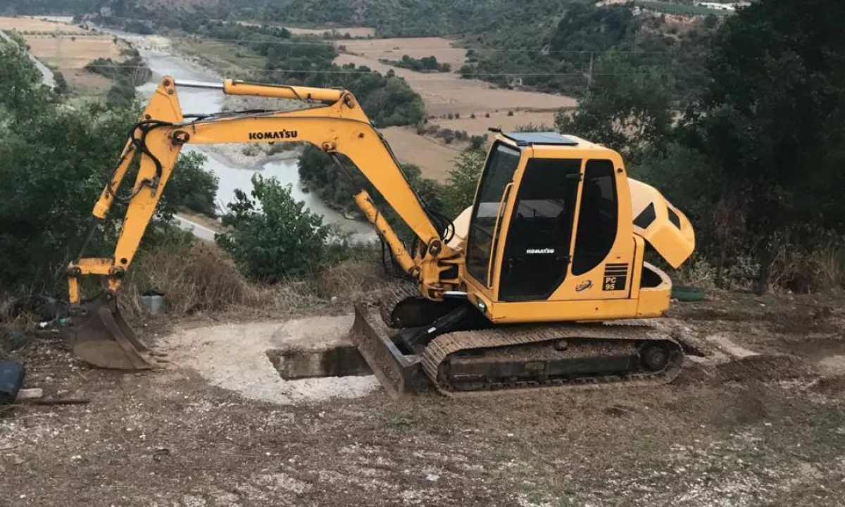 Auto in Vendita a Tirana, Tjeter, 2002 Diesel,Kambio Manual Pagamento 27,000  Euro.