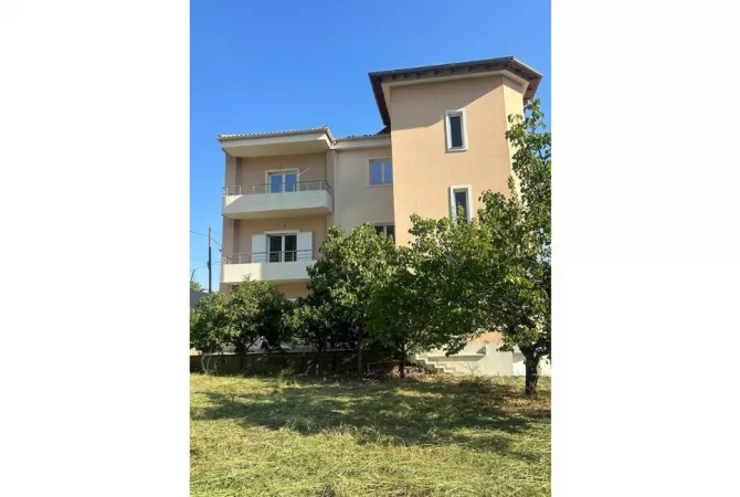 SHITET VILË EKSKLUZIVE PREMIUM – 3 KATËSHE