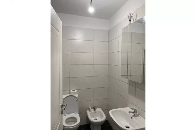 Shtepi ne shitje Apartament ne Tirane, 2+1, Mobilimi E mobiluar, Pagesa 155,000  Euro.
