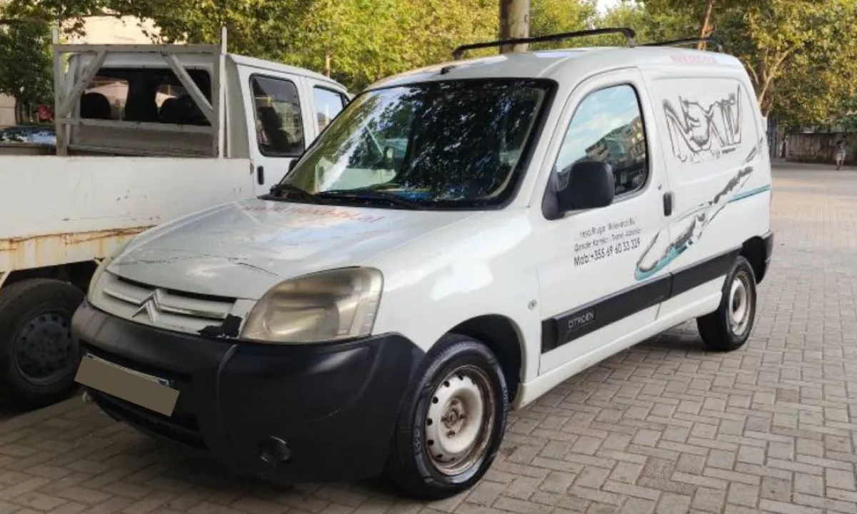 Auto in Vendita a Tirana, Citroen, 2005 Diesel,Kambio Manual Pagamento 1,999  Euro.