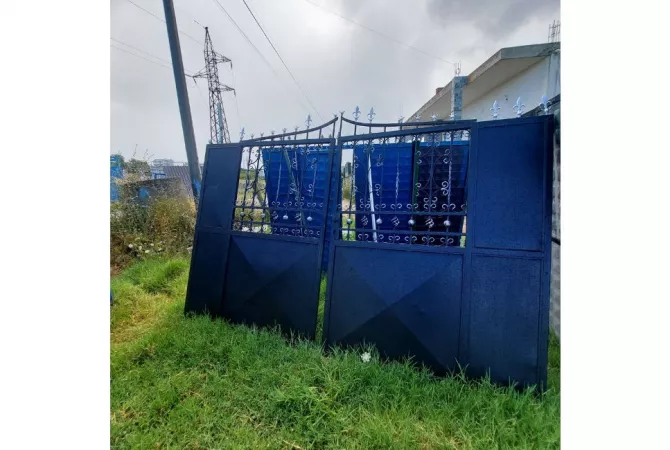 Different articles a Durazzo - 38,000 Leke