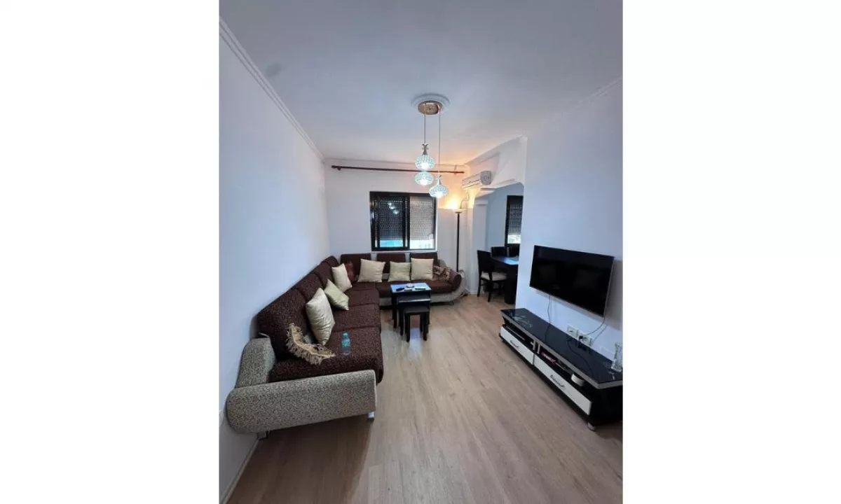 Shtepi ne shitje Apartament ne Tirane, 2+1, Mobilimi E mobiluar, Pagesa 147,000  Euro.