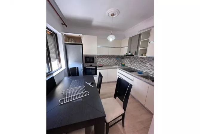 Shtepi ne shitje Apartament ne Tirane, 2+1, Mobilimi E mobiluar, Pagesa 147,000  Euro.