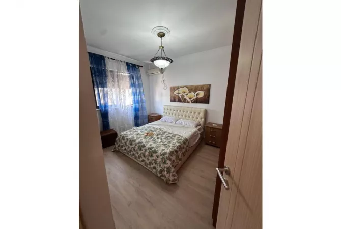 Shtepi ne shitje Apartament ne Tirane, 2+1, Mobilimi E mobiluar, Pagesa 147,000  Euro.