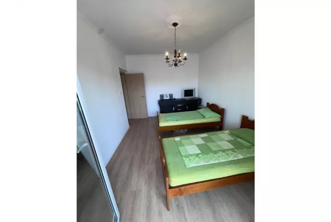 Shtepi ne shitje Apartament ne Tirane, 2+1, Mobilimi E mobiluar, Pagesa 147,000  Euro.