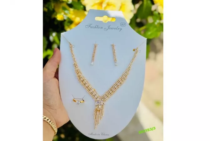 Veshje dhe Aksesor per te Rritur ne Tirane - 18 Euro