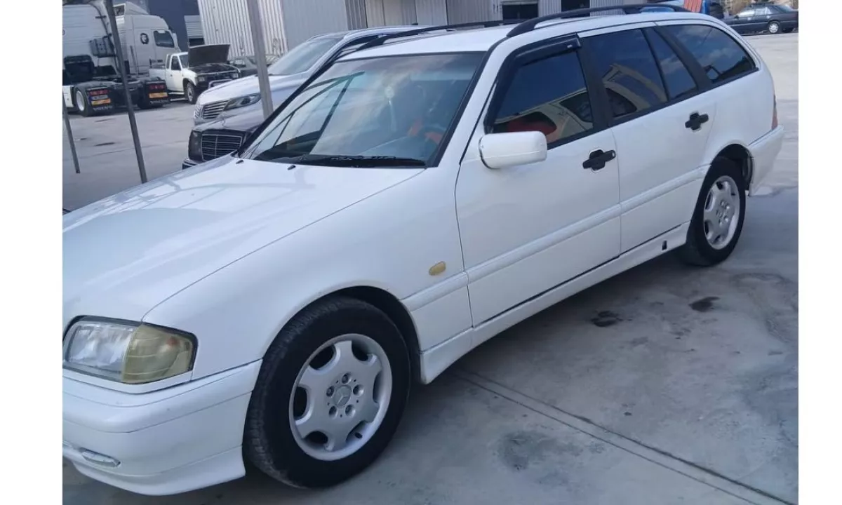 Auto in Vendita a Tirana, Mercedes-Benz, 2000 Diesel,Kambio Manual Pagamento 3,000  Euro.