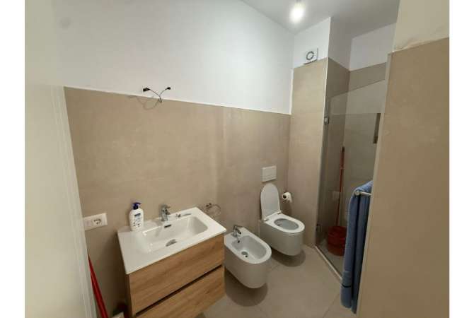 Shtepi me qera Apartament ne Tirane, 2+1, Mobilimi E mobiluar, Pagesa 55,000  Leke.