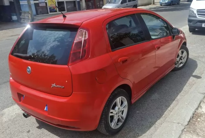 Auto in Vendita a Tirana - 2,400 Euro