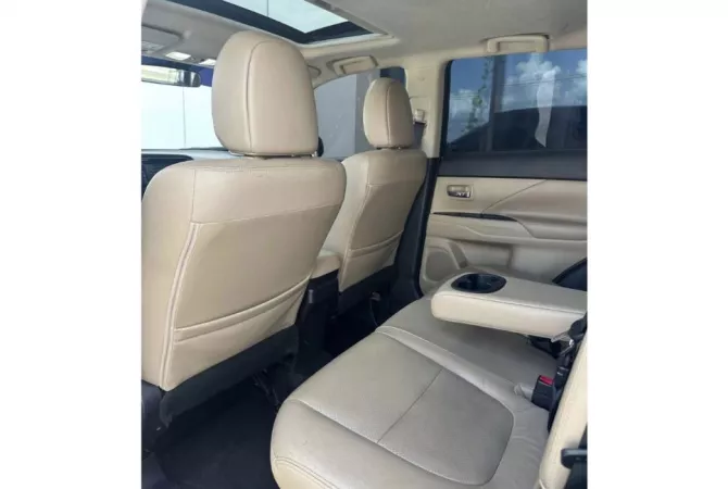 Auto in Vendita a Tirana, Mitsubishi, 2014 gasoline-gas,Kambio Automatik Pagamento 12,000  Euro.