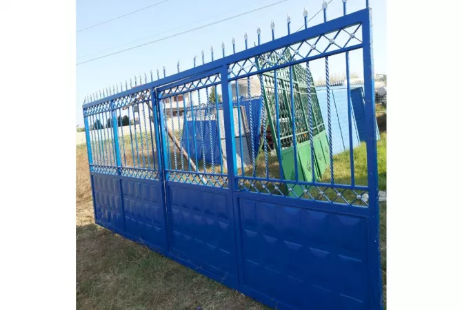 Different articles a Tirana - 38,000 Leke