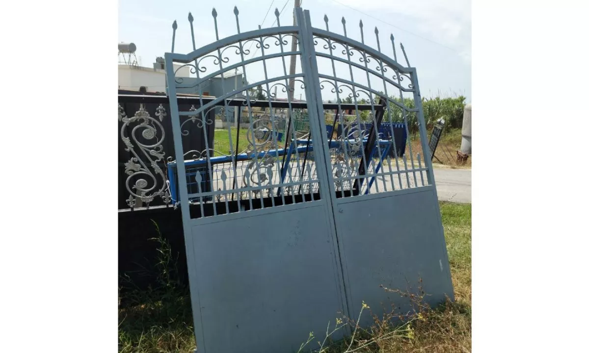 Shitet Porta Super gjendje 