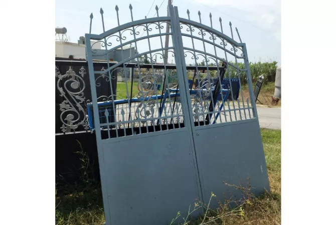 Different articles a Tirana - 18,000 Leke