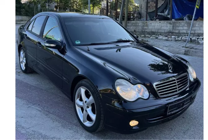 Auto in Vendita a Tirana - 3,900 Euro