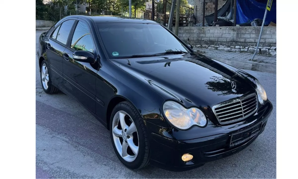 Auto in Vendita a Tirana, Mercedes-Benz, 2004 Benzine,Kambio Automatik Pagamento 3,900  Euro.