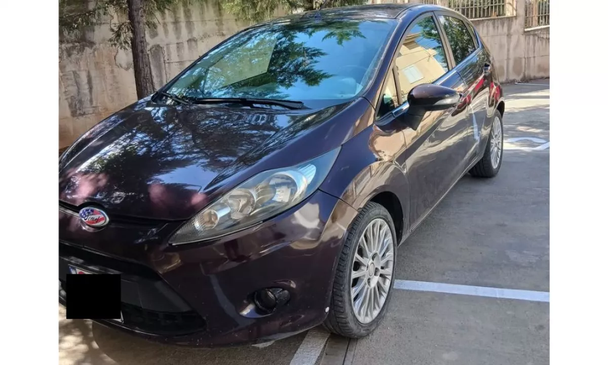 Auto in Vendita a Tirana, Ford, 2005 Diesel,Kambio Manual Pagamento 3,300  Euro.