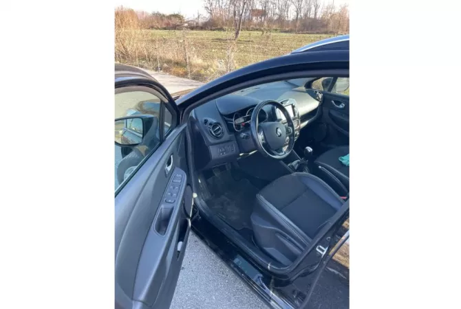 Auto in Vendita a Tirana - 5,500 Euro