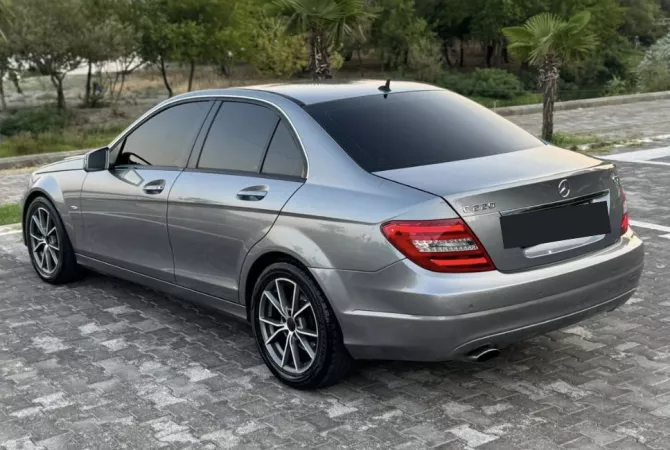 Auto in Vendita a Tirana - 10,500 Euro