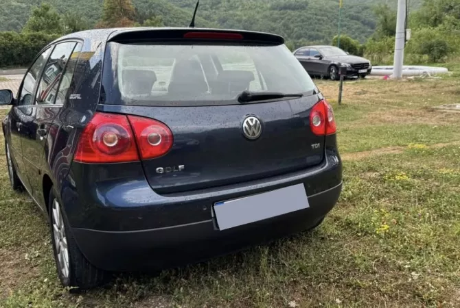 Auto in Vendita a Tirana - 2,400 Euro