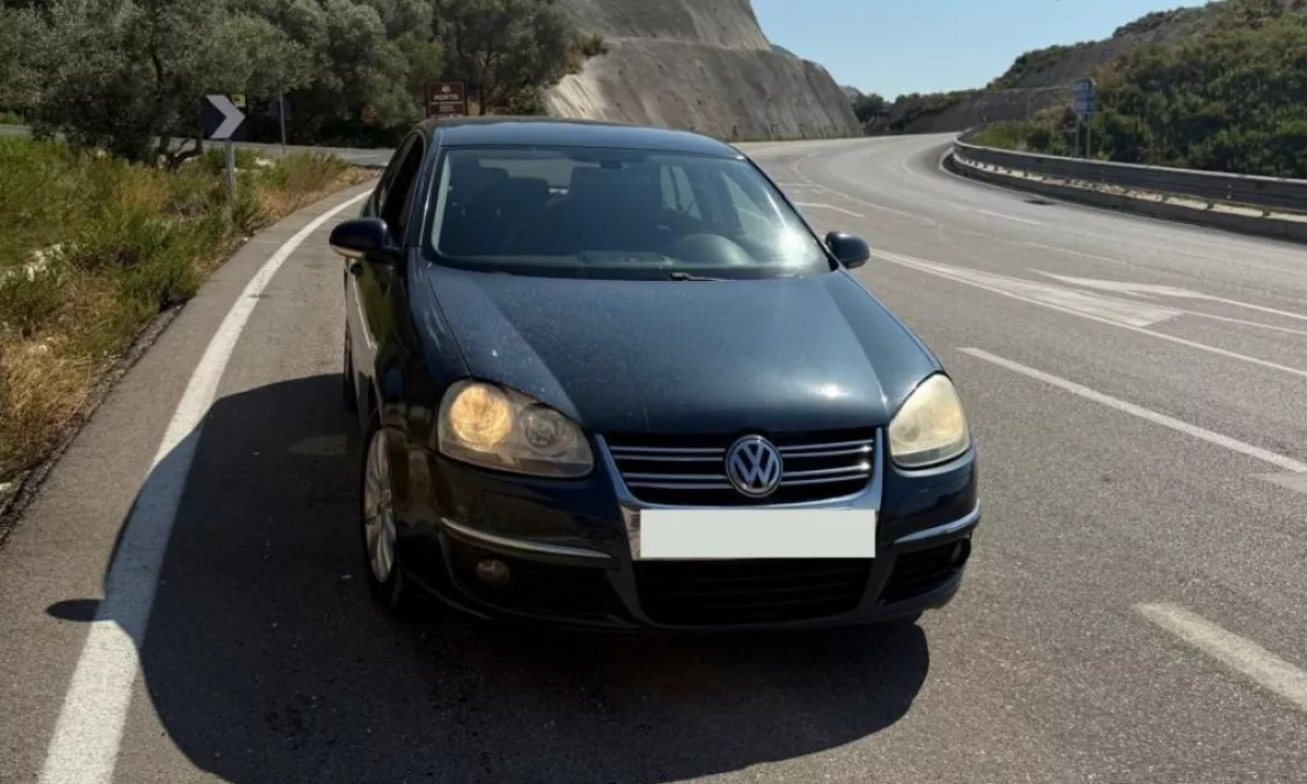 Auto in Vendita a Valona, Volkswagen, 2006 Diesel,Kambio Automatik Pagamento 3,800  Euro.
