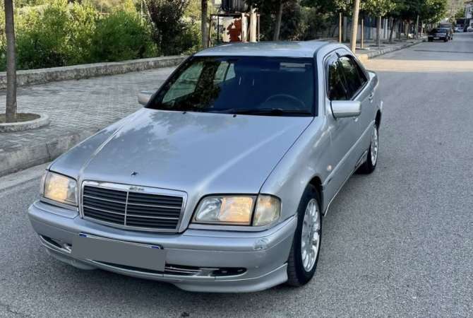 Auto in Vendita a Tirana - 2,500 Euro