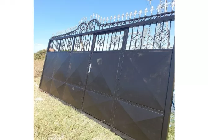 Different articles a Durazzo - 43,000 Leke