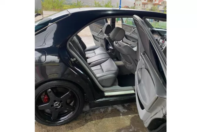 Auto in Vendita a Tirana - 3,100 Euro