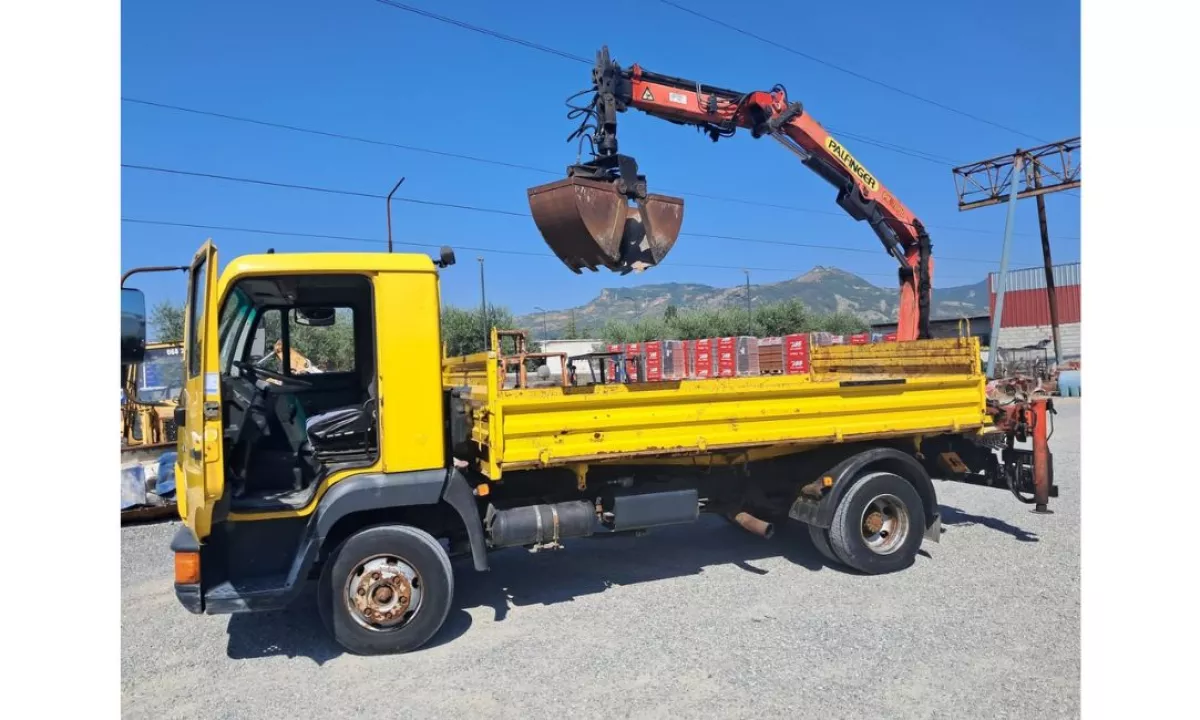 Auto in Vendita a Tirana, Man, 1999 Diesel,Kambio Manual Pagamento 18,500  Euro.