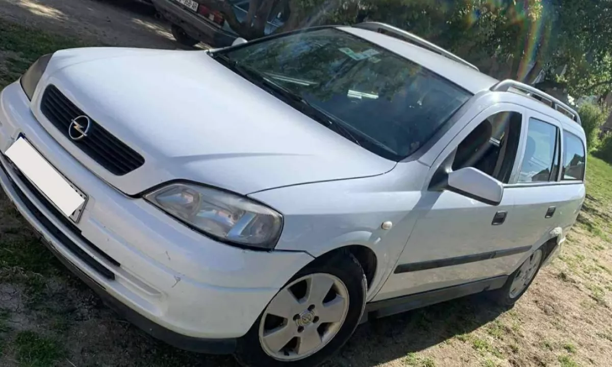Auto in Vendita a Pristina, Opel, 2003 Benzine,Kambio Manual Pagamento 2,350  Euro.