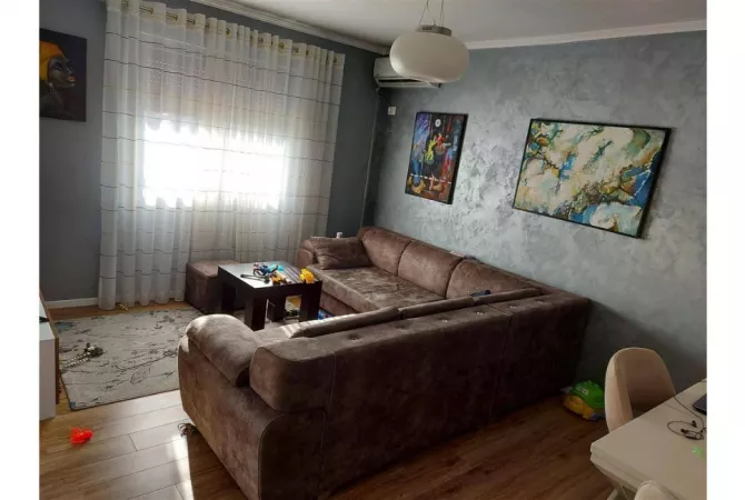 Jepet me qira apartament 2+1 pranë QSUT