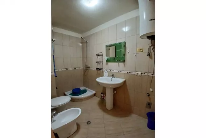 Shtepi ne shitje Apartament ne Tirane, 1+1, Mobilimi E mobiluar, Pagesa 106,000  Euro.