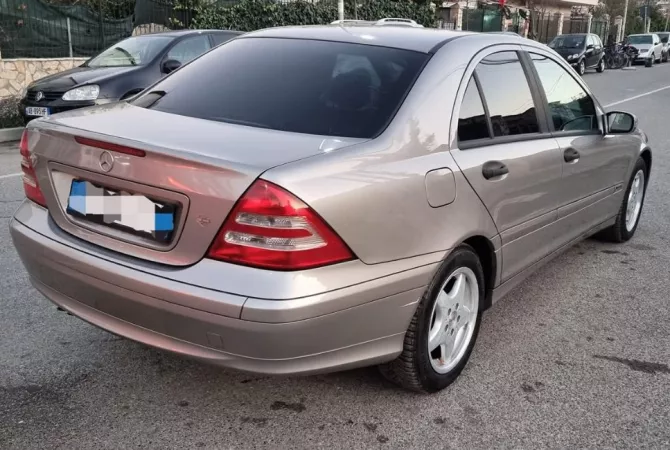 Auto in Vendita a Tirana - 4,800 Euro