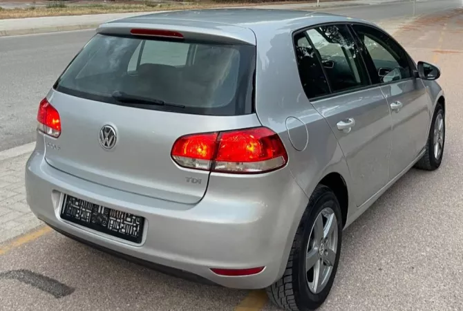 Auto in Vendita a Valona - 4,900 Euro