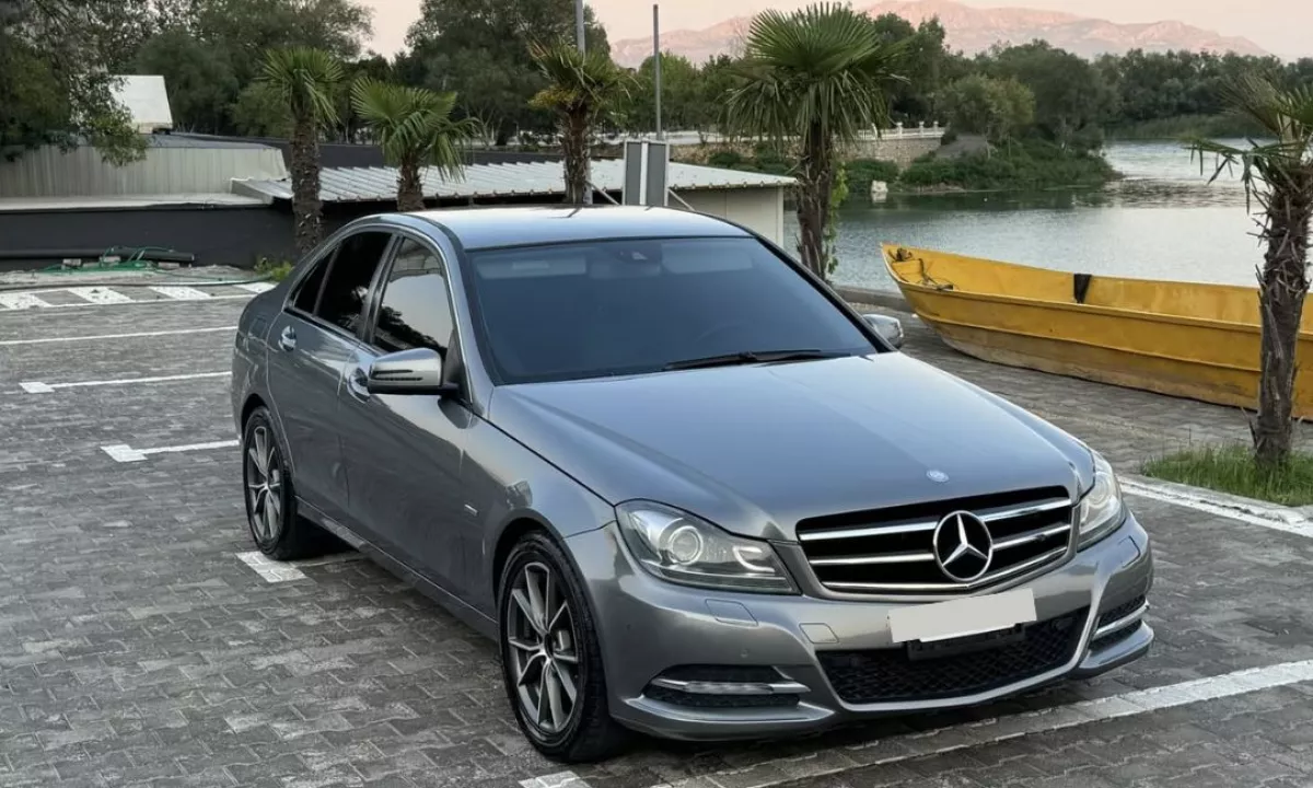 Auto in Vendita a Tirana, Mercedes-Benz, 2012 Diesel,Kambio Automatik Pagamento 10,500  Euro.