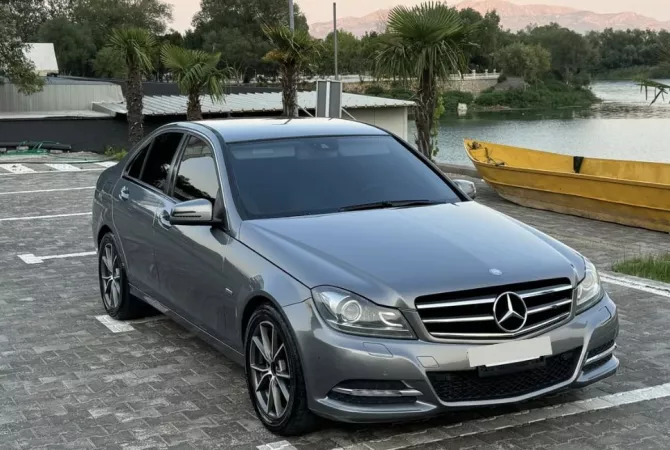 Auto in Vendita a Tirana - 10,500 Euro