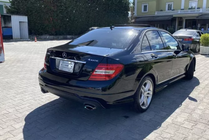 Auto in Vendita a Tirana - 8,900 Euro