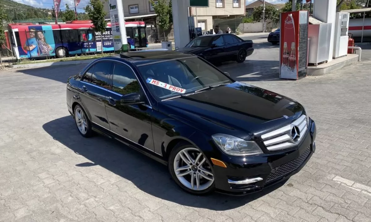 Auto in Vendita a Tirana, Mercedes-Benz, 2012 Diesel,Kambio Automatik Pagamento 8,900  Euro.