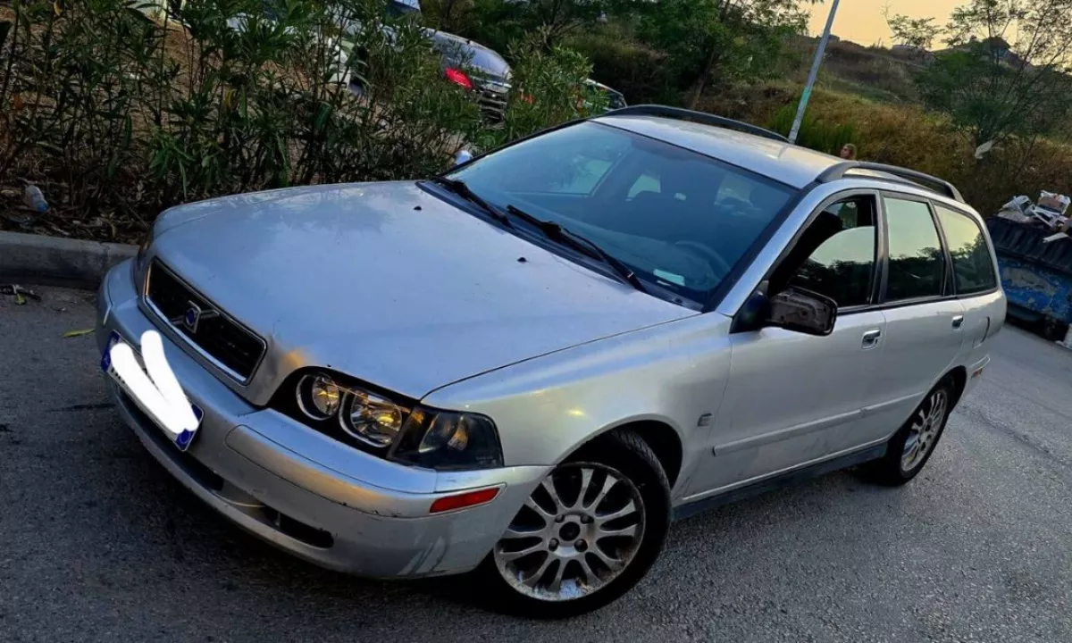 Auto in Vendita a Tirana, Volvo, 2004 Diesel,Kambio Manual Pagamento 1,300  Euro.