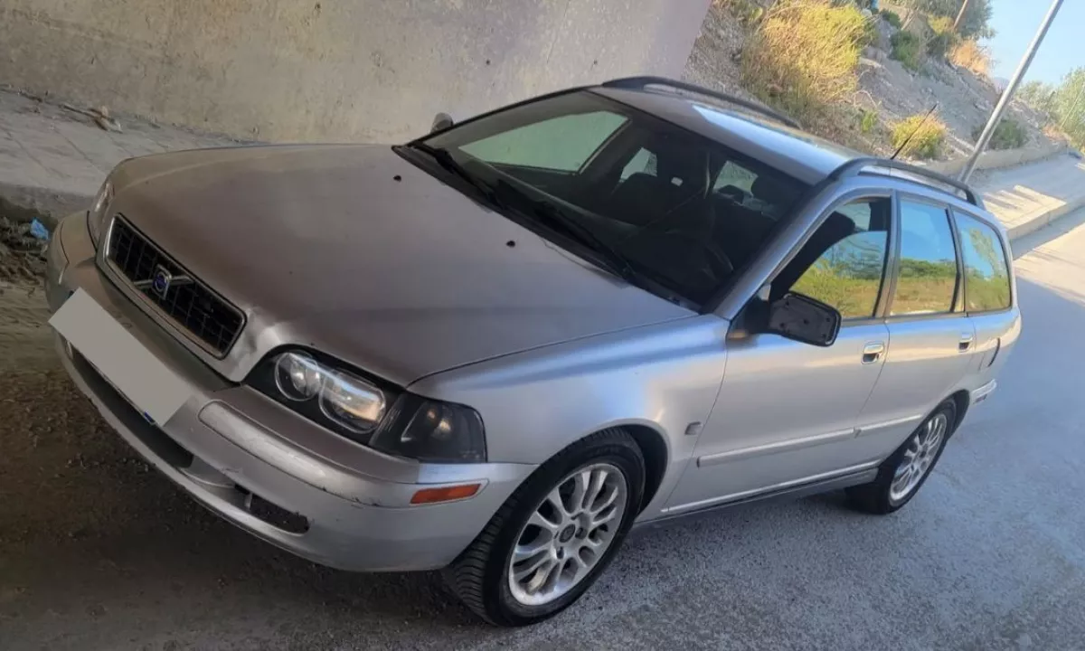 Auto in Vendita a Tirana, Volvo, 2004 Diesel,Kambio Manual Pagamento 1,900  Euro.