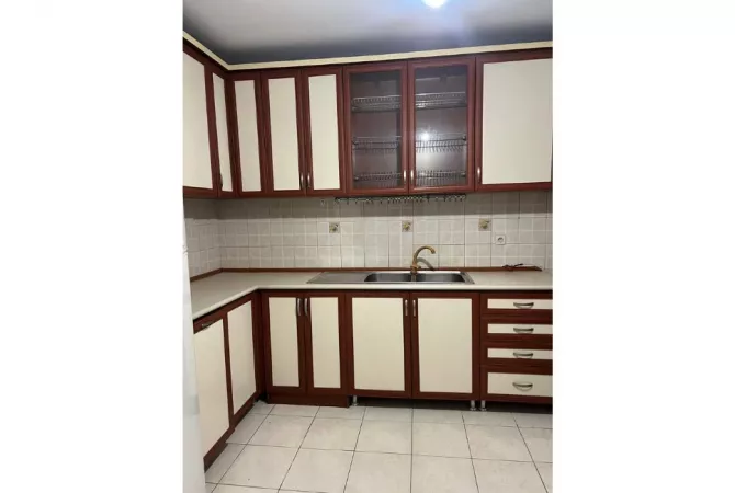 Shtepi me qera Apartament ne Tirane, 2+1, Mobilimi E mobiluar, Pagesa 60,000  Leke.