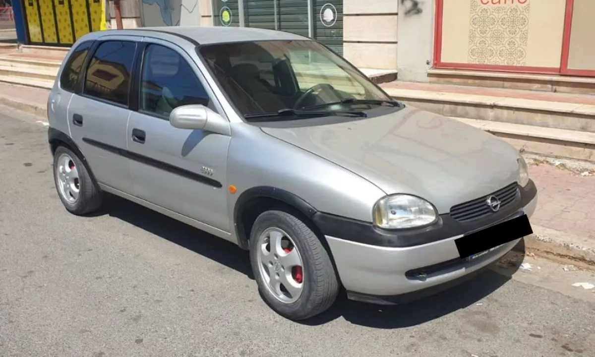 Auto in Vendita a Tirana, Opel, 2001 Diesel,Kambio Automatik Pagamento 1,800  Euro.