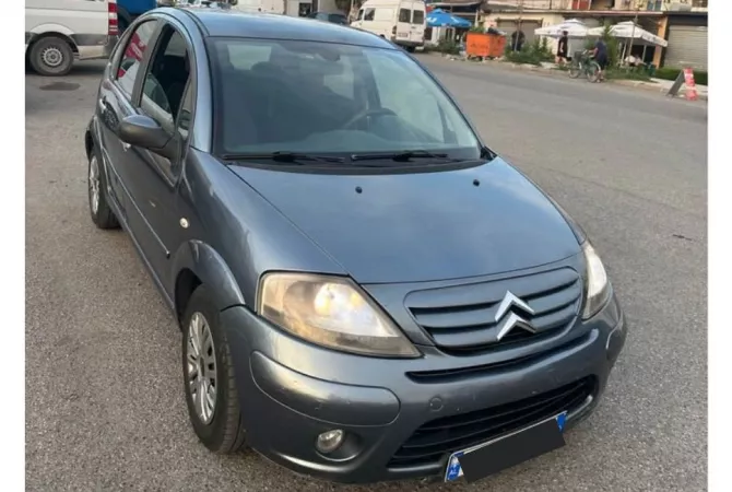 Auto in Vendita a Tirana - 1,780 Euro