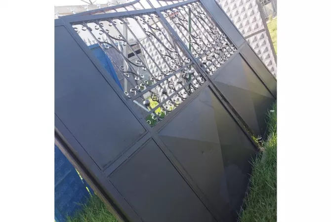 Different articles a Tirana - 25,000 Leke