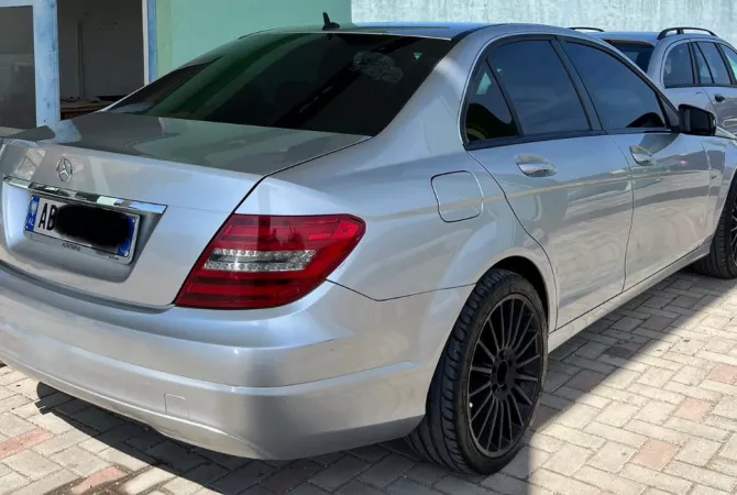 Auto in Vendita a Tirana - 7,800 Euro