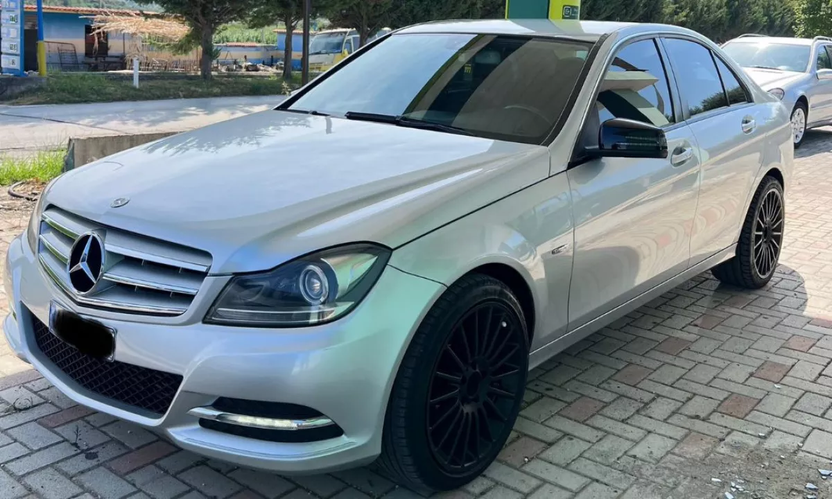 Auto in Vendita a Tirana, Mercedes-Benz, 2011 Diesel,Kambio Automatik Pagamento 7,800  Euro.