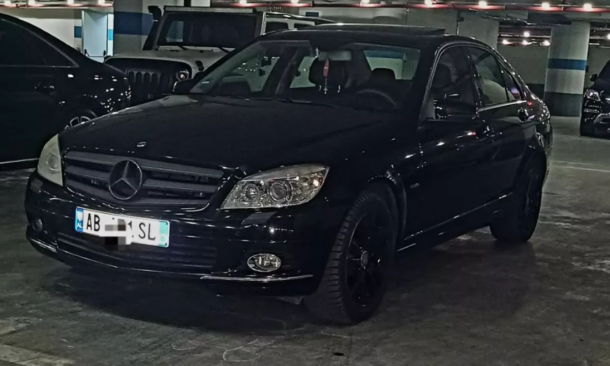 Auto in Vendita a Tirana, Mercedes-Benz, 2010 Benzine,Kambio Automatik Pagamento 6,800  Euro.