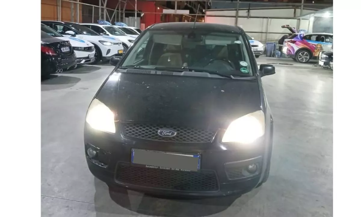 Auto in Vendita a Tirana, Ford, 2006 Diesel,Kambio Manual Pagamento 2,650  Euro.