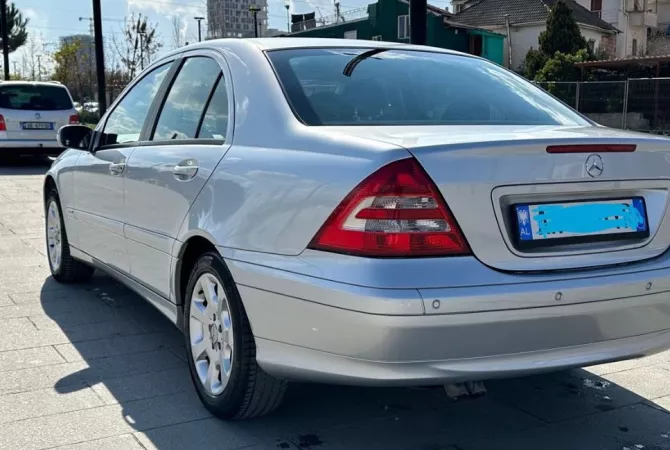 Makina ne shitje ne Tirane - 6,100 Euro