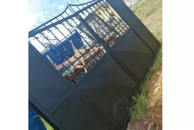 Different articles a Durazzo - 250 Euro