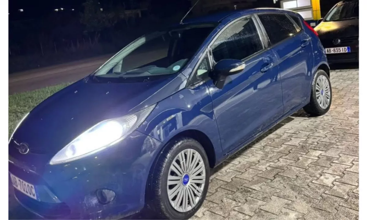 Auto in Vendita a Tirana, Ford, 2009 gasoline-gas,Kambio Manual Pagamento 3,000  Euro.